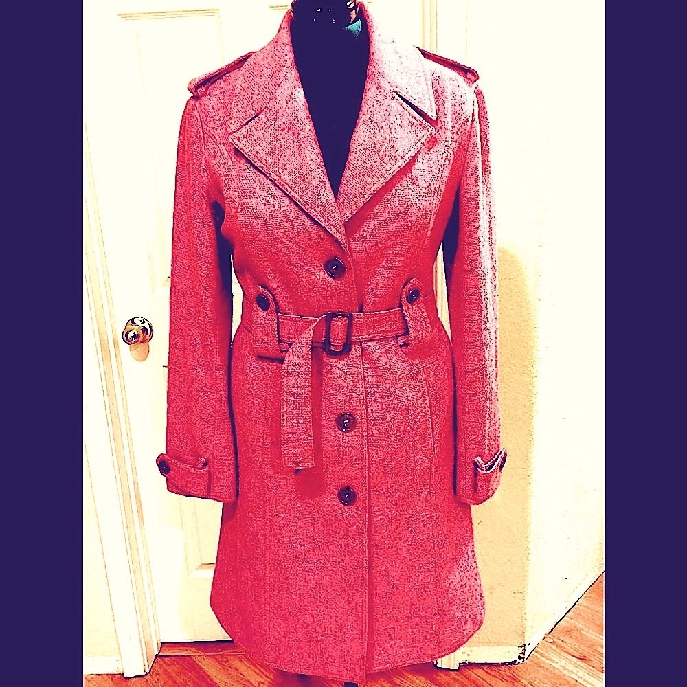 Outstanding Italian trenchcoat, size M, new!